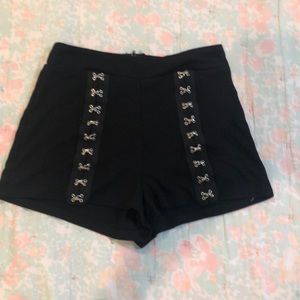 Black shorts with click detailing